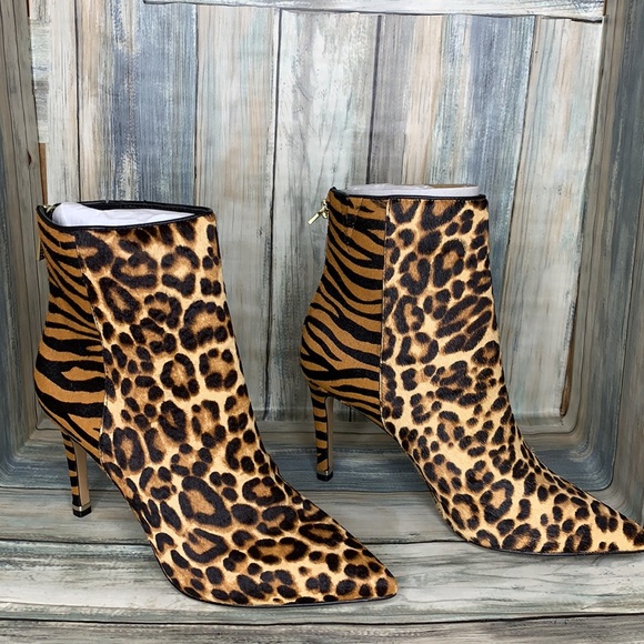 Kenneth Cole Women's Riley 85 Simple Bootie Pump - Picture 2 of 8